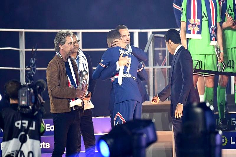 欧洲联赛两强将在球场上争夺胜利的简单介绍 欧洲联赛两强将在球场上争夺胜利的简单介绍