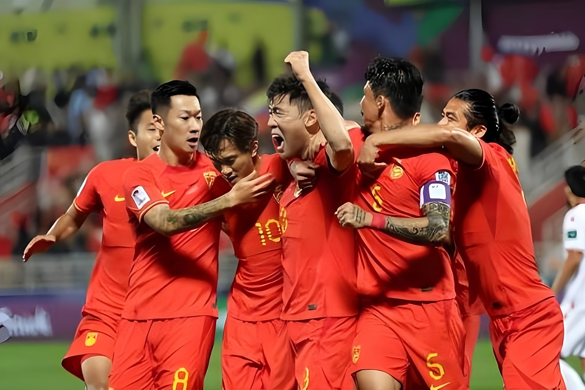 强强对话!国内足球比赛激发观众热情(中国足球情绪) 强强对话!国内足球比赛激发观众热情(中国足球情绪)